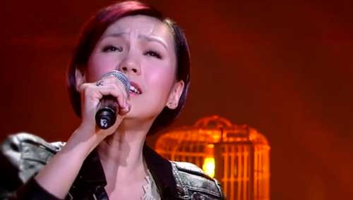 “灵魂歌后”陈洁仪温情演绎《心动》