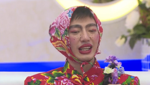 嘻芮恳谈会：3W获封真相帝赢金酸菜奖 刀刀烈焰红唇幸福感太强