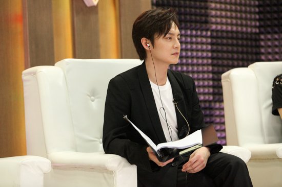 尹正《声临其境》讲述小红帽催泪 阚清子圆梦男神上演"吻戏"