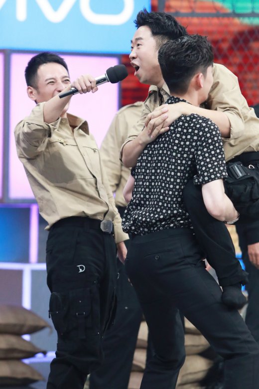 《快乐大本营》张翰遇杨迪偶像包袱碎一地 杜