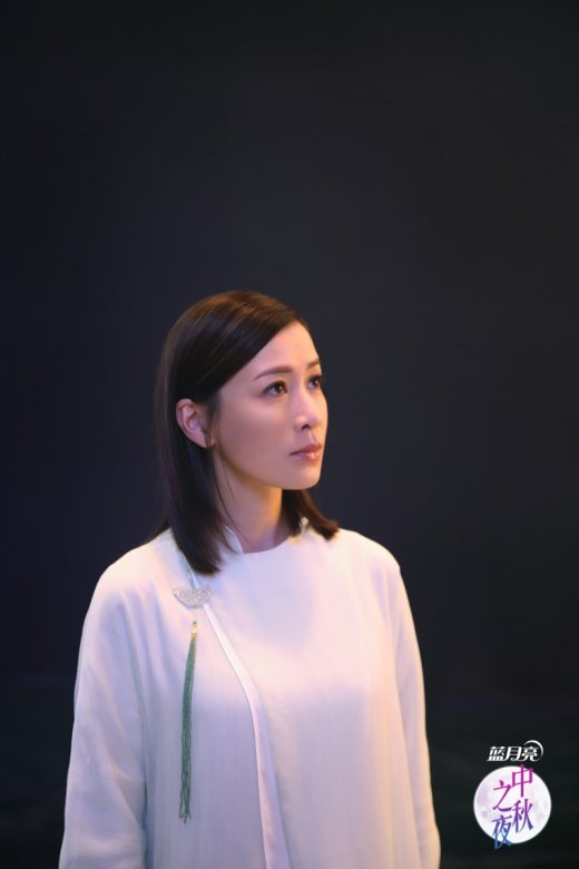 佘诗曼为2018湖南卫视《中秋之夜》 拍摄宣传