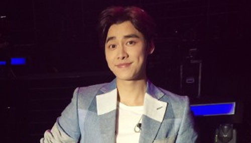 李易峰献唱史上最短《爱的供养》 破音秒变汪